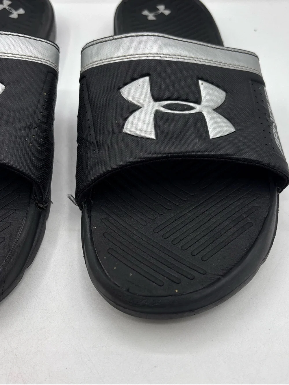 Under Armour UA Playmaker VI Slides Men’s Size 10 Black Silver Athletic Recovery